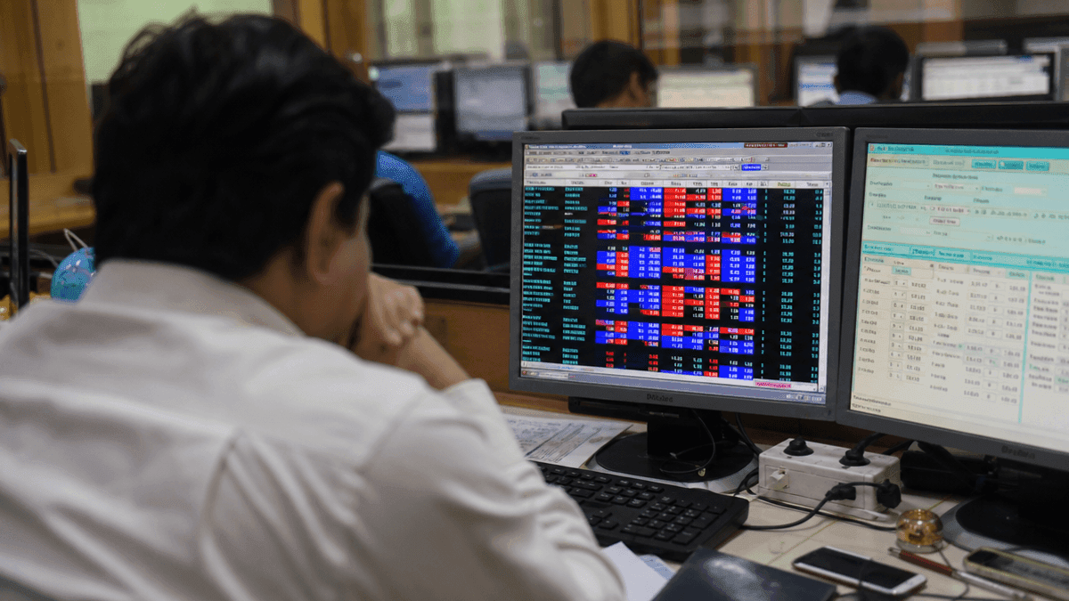 Sensex Plunges 500+ Points Amid Rising Crude Oil Prices