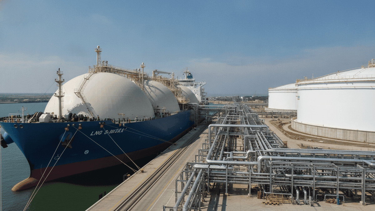 India Secures LNG Supply, Navigates Higher Spot Market Costs