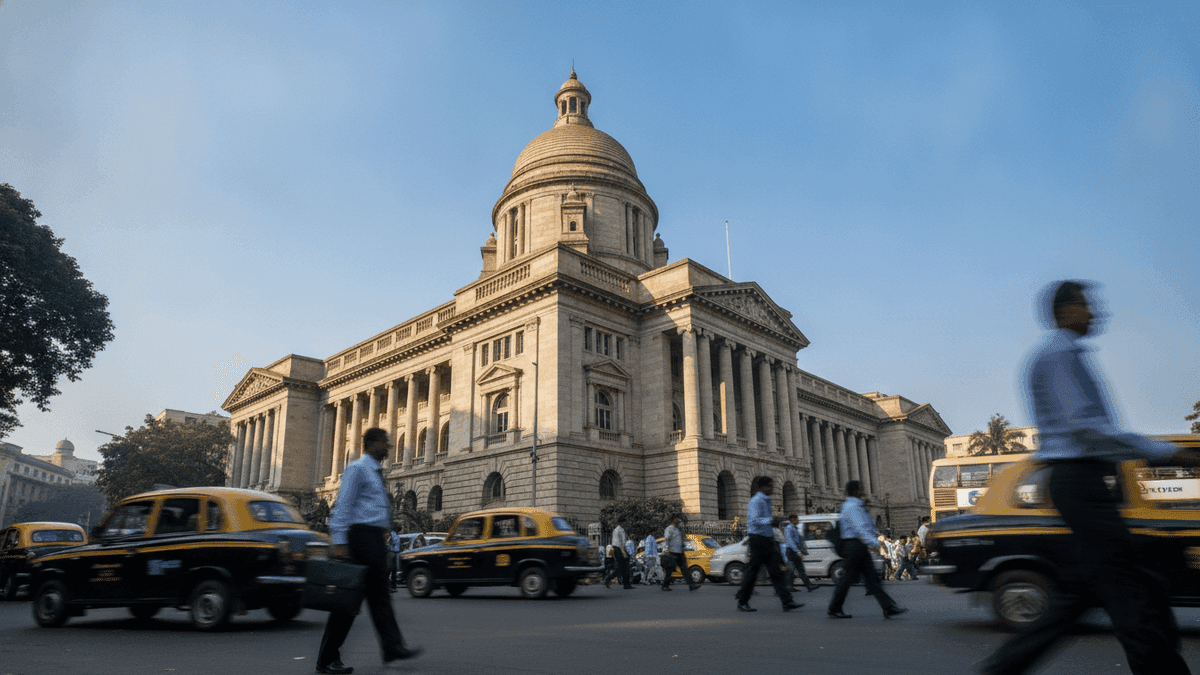 Indian Rupee Strengthens Slightly Against US Dollar