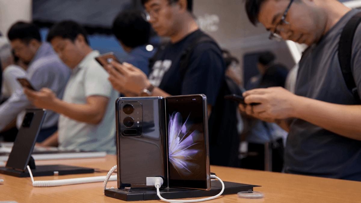 Xiaomi Beats Apple With New 18 Fold Smartphone Launch