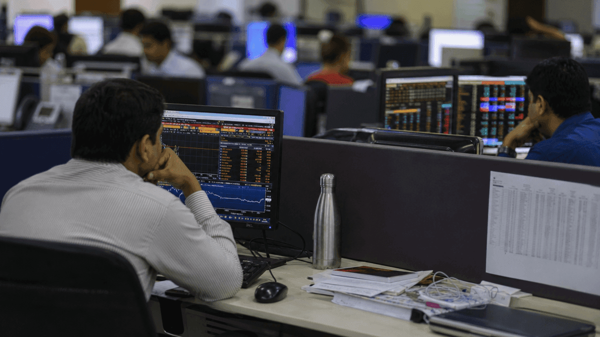 Ultra Short-Term Debt Funds: Invesco vs. Mirae Asset