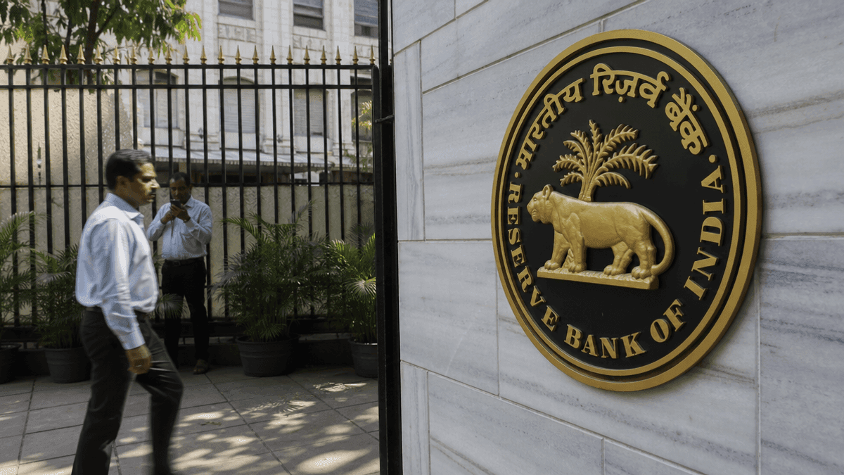 RBI Faces Liquidity Test Amid FCNR Dollar Inflows