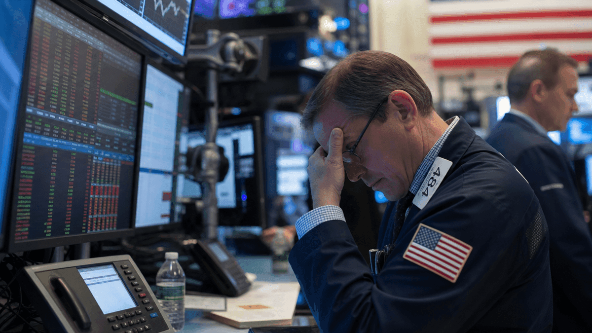Dow Jones Plunges 600 Points Amid Trade & Rate Fears