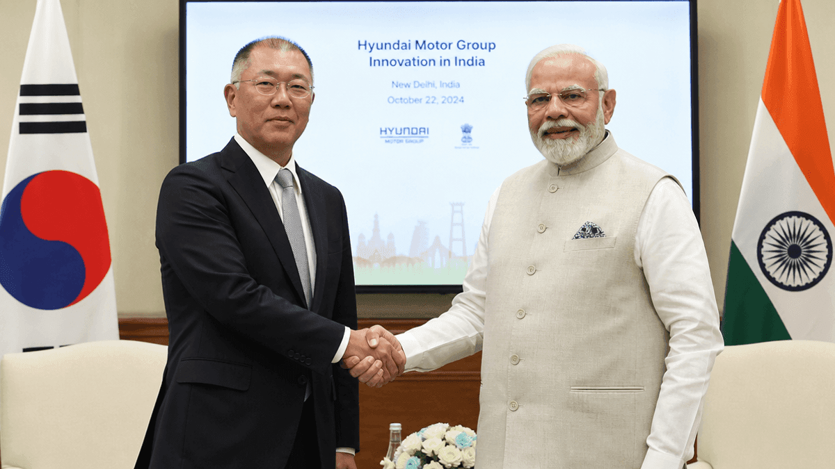Euisun Chung and Narendra Modi shaking hands during a meeting in Delhi regarding the Hyundai investment.