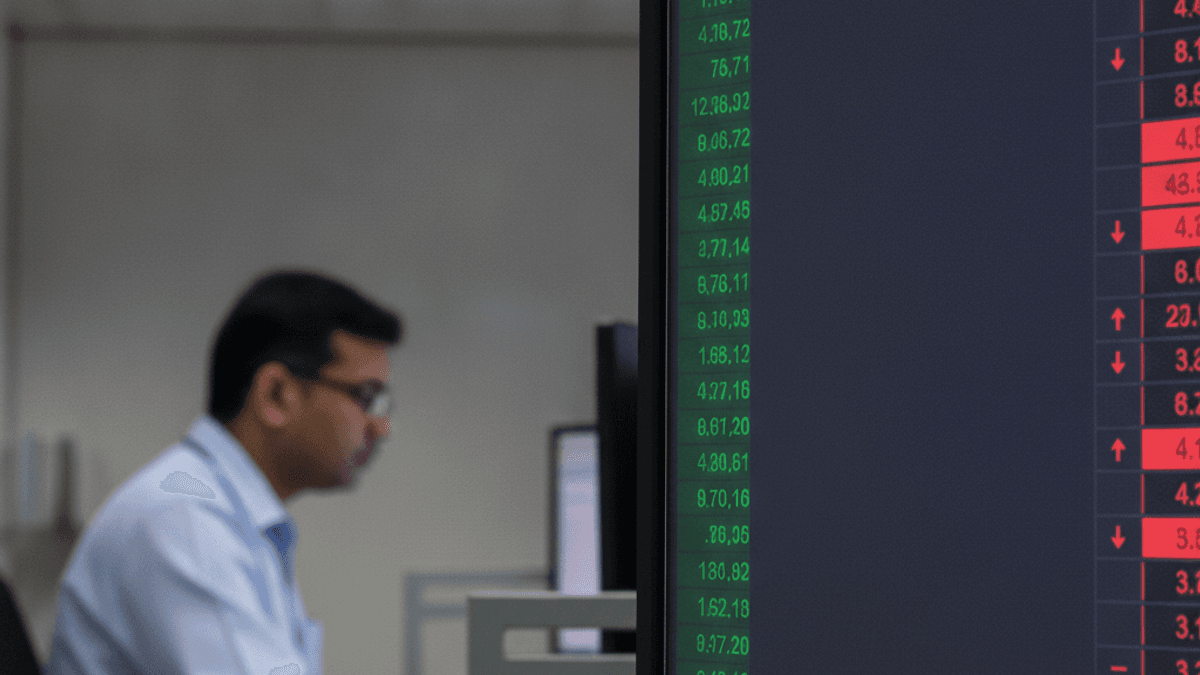 Top Gainers & Losers: Nifty Slips As Banking Stocks Rally While Auto Sector Faces Sharp Sell-off | 01 Oct 2026, 12:00 PM IST